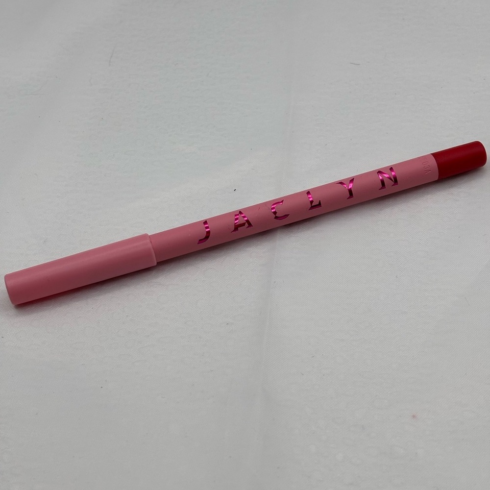 Jaclyn Cosmetics Strawberry Cake Lip Liner 1.2g/0.042 oz.